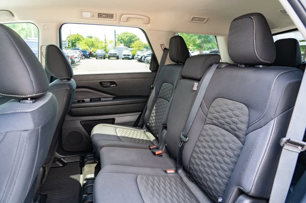 Used 2024 Nissan Pathfinder S w/ Cargo Package AWD/4WD image 22
