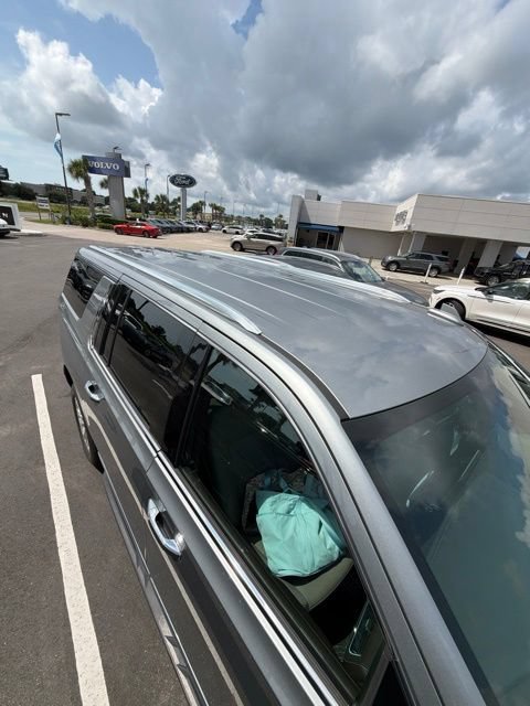 Used 2024 GMC Yukon XL SLT w/ SLT Luxury Package AWD/4WD image 3