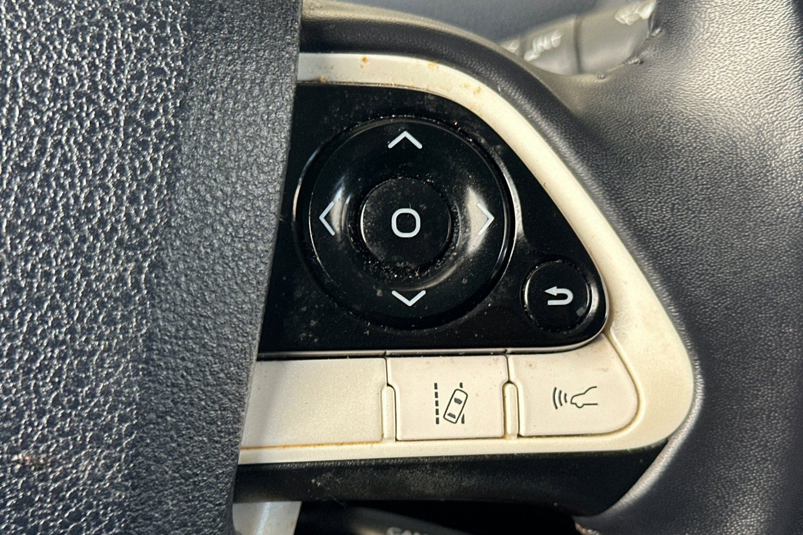 Used 2019 Toyota Prius Prime Premium FWD image 38