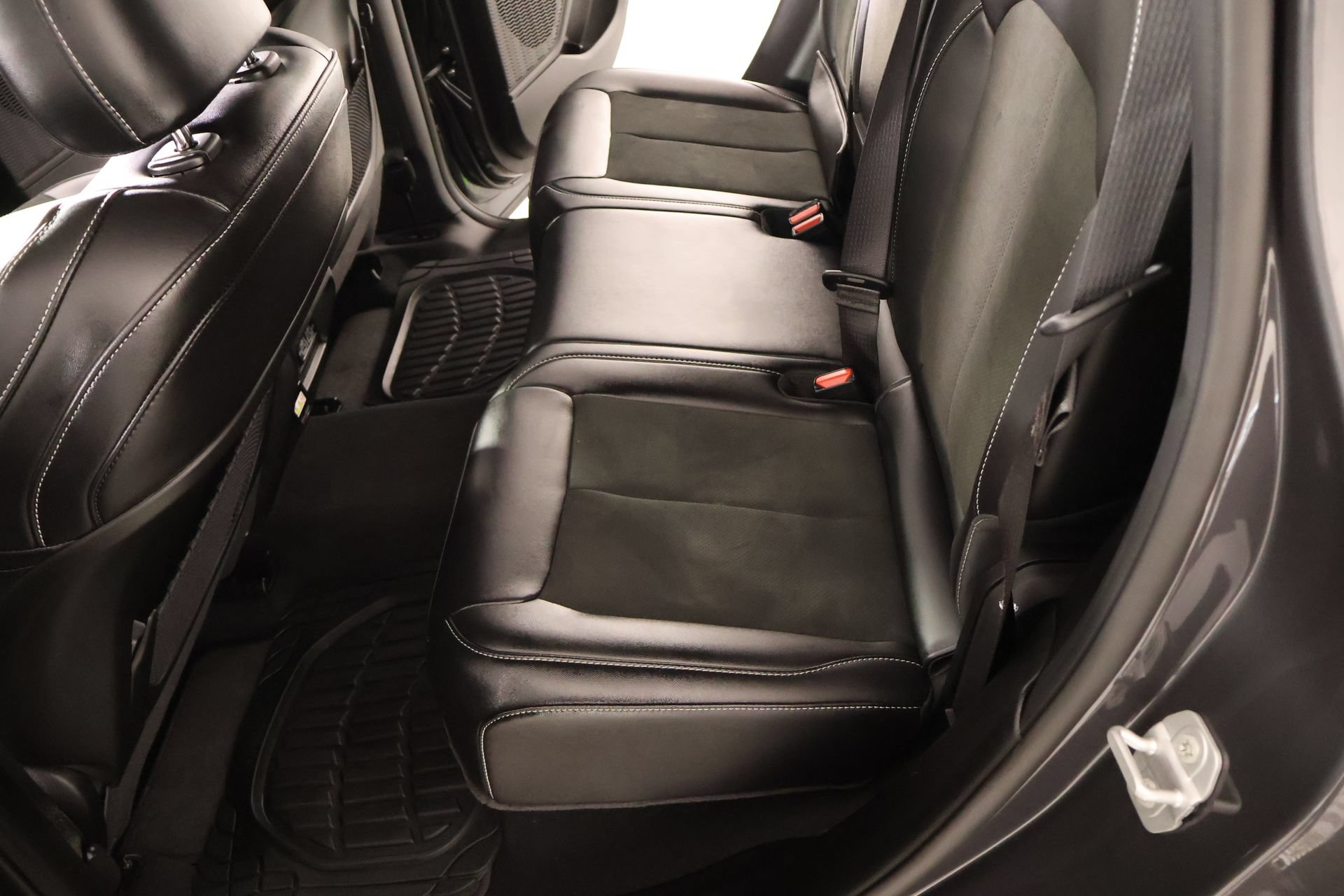 Used 2025 Jeep Grand Cherokee Altitude RWD image 12