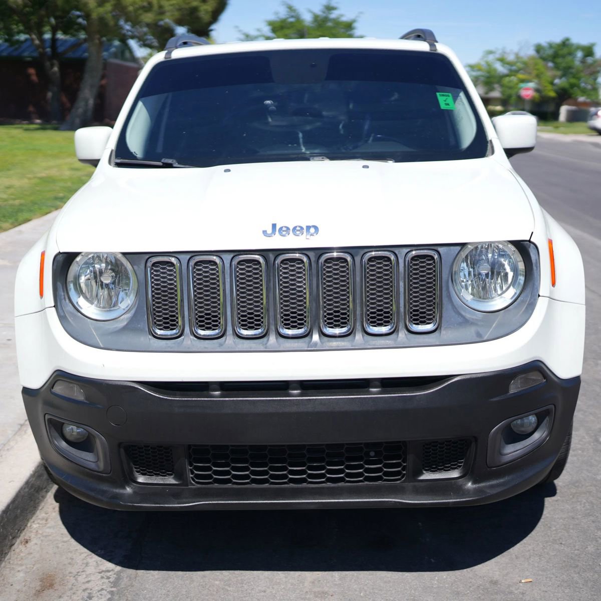 Used 2015 Jeep Renegade Latitude w/ Popular Equipment Group image 19