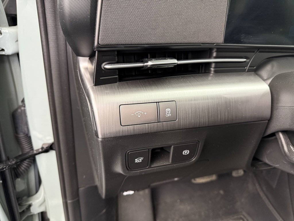 Used 2025 Hyundai Kona Limited image 24