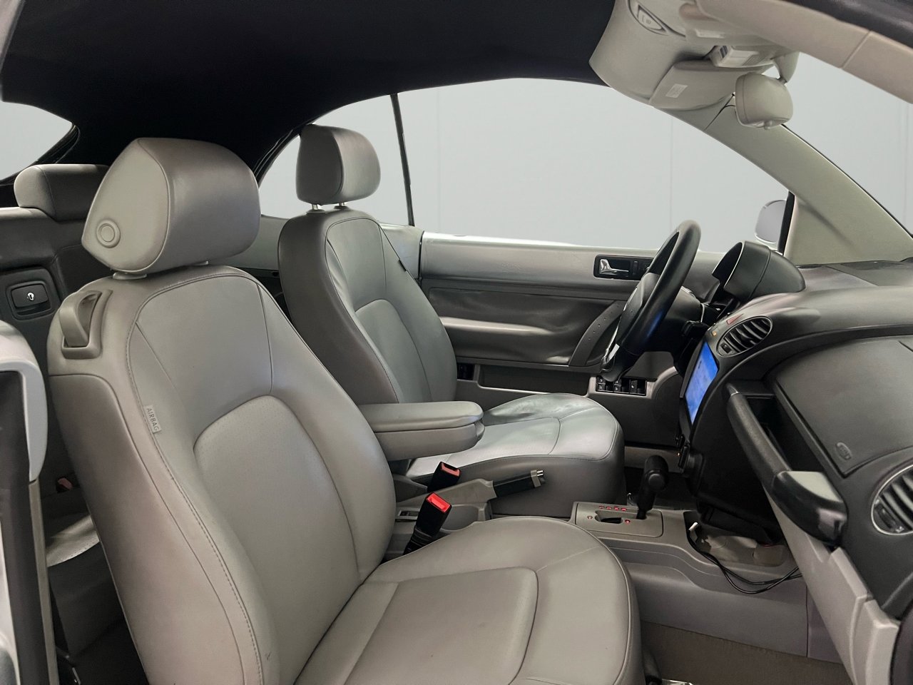 Used 2007 Volkswagen Beetle Convertible w/ Package 1 image 35