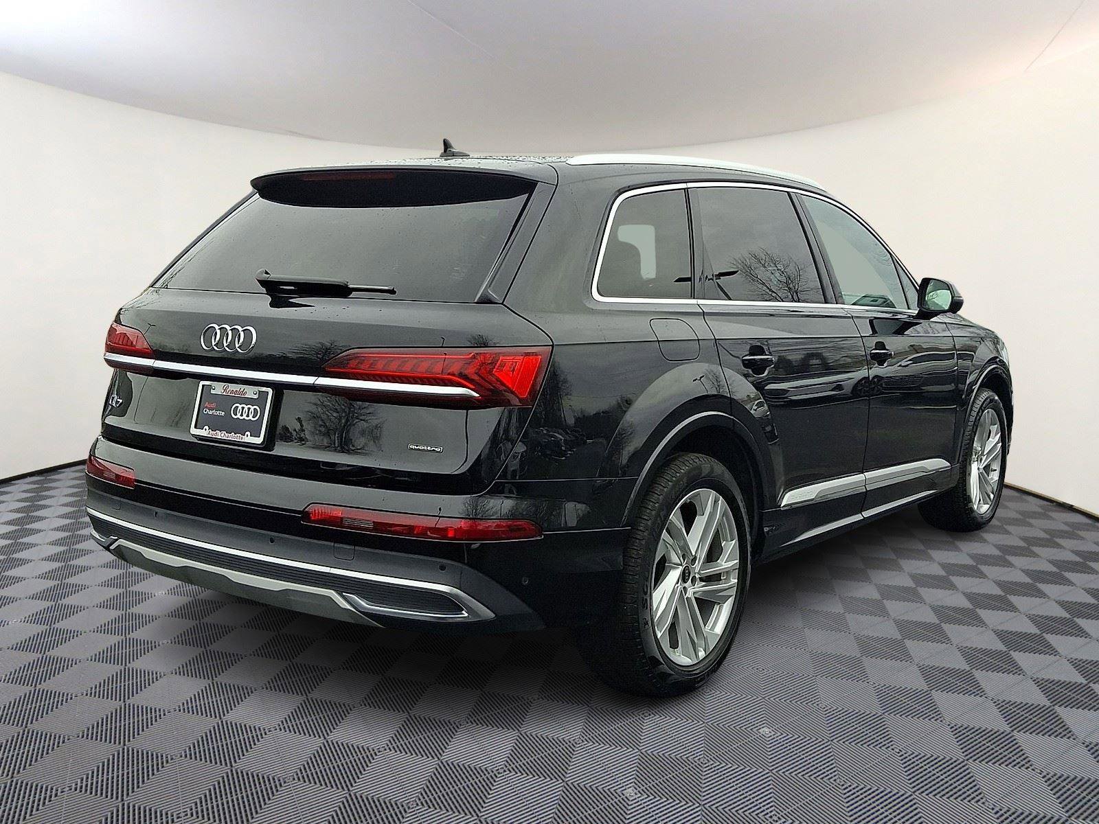 Certified 2024 Audi Q7 Premium Plus image 6