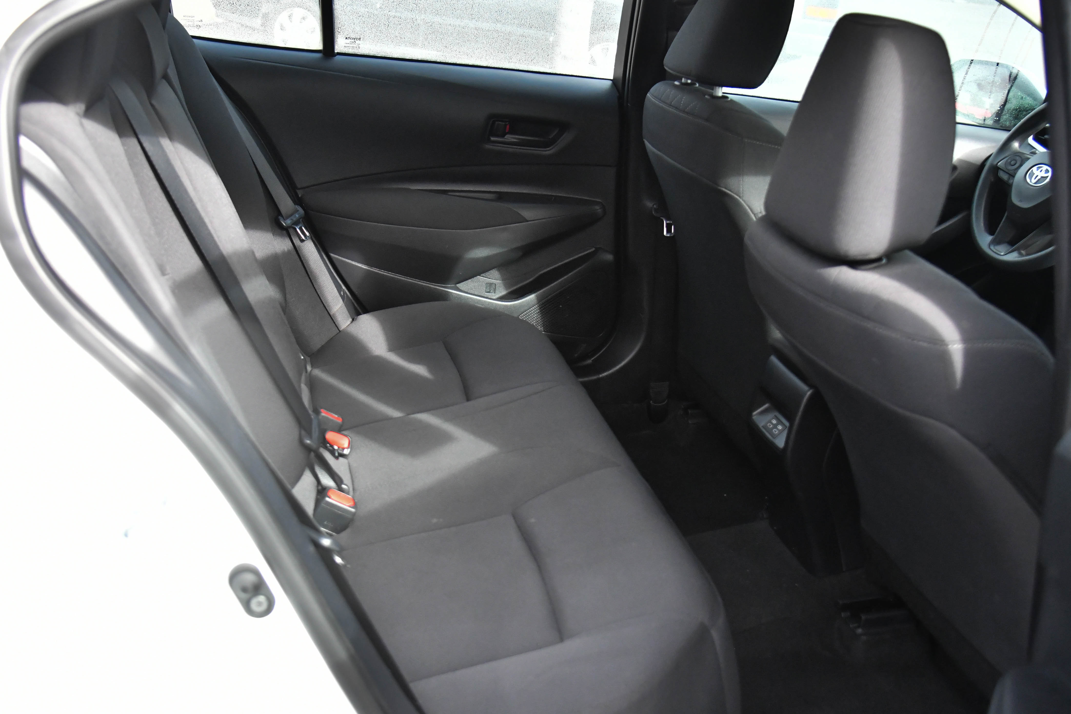 Used 2025 Toyota Corolla LE image 39