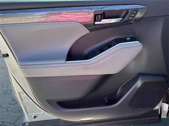 Used 2021 Toyota Highlander Platinum image 21