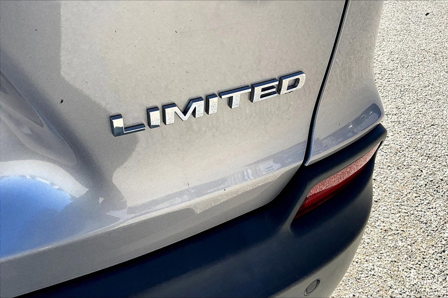 Used 2019 Jeep Cherokee Limited w/ Luxury Group AWD/4WD image 8