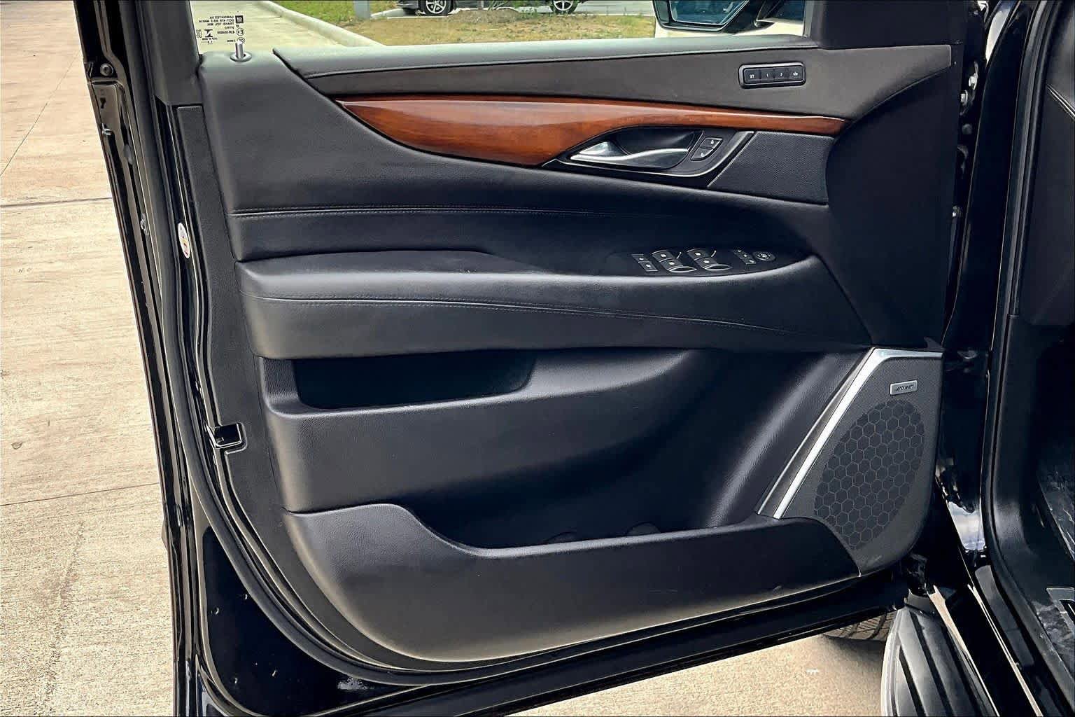 Used 2020 Cadillac Escalade ESV Luxury w/ Escalade Sport Edition AWD/4WD image 22