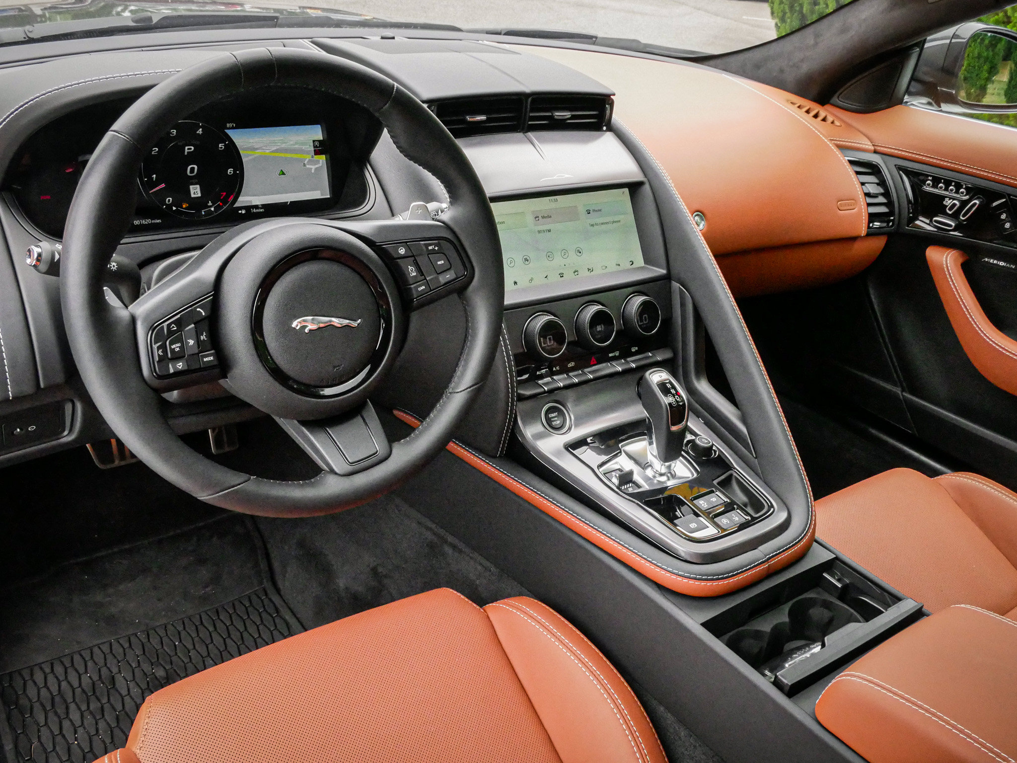 Used 2024 Jaguar F-TYPE Coupe AWD image 29