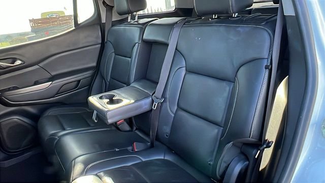 Used 2023 GMC Acadia SLT image 21