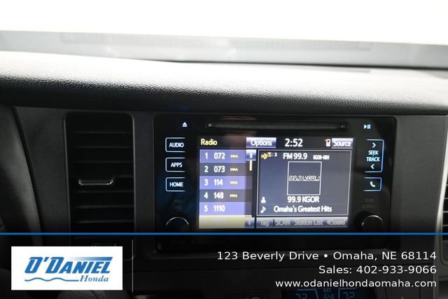 Used 2017 Toyota Sienna LE FWD image 31