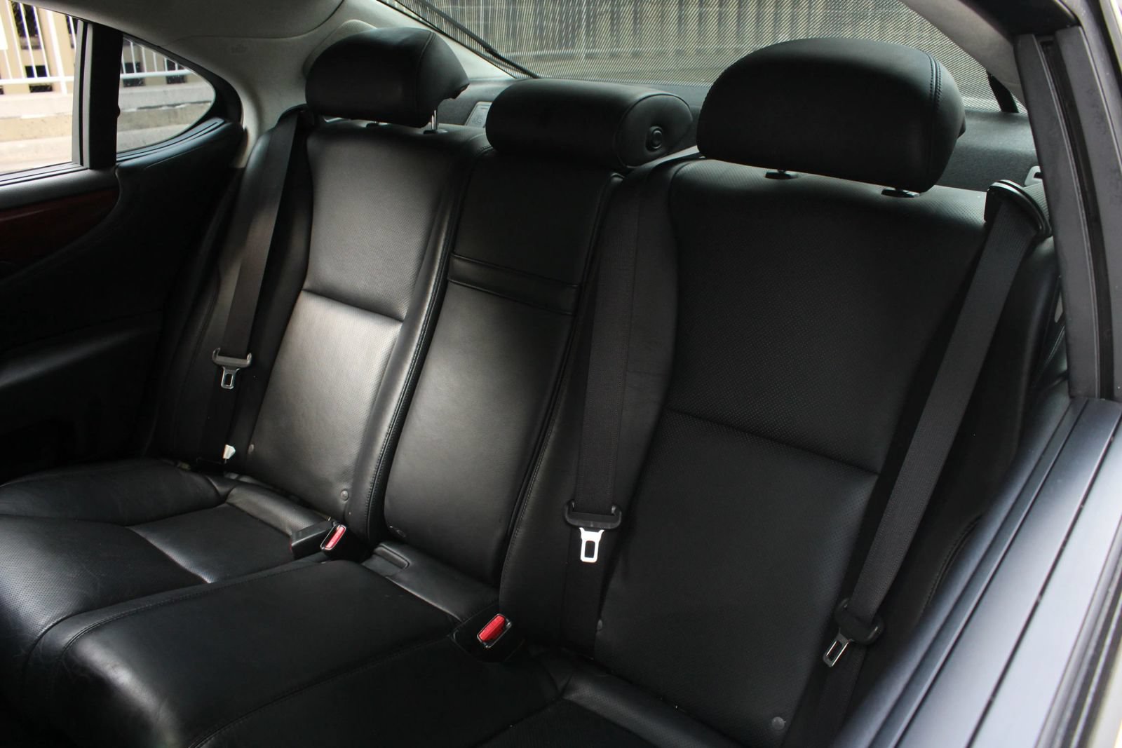 Used 2011 Lexus LS 460 L w/ Luxury Pkg RWD image 18
