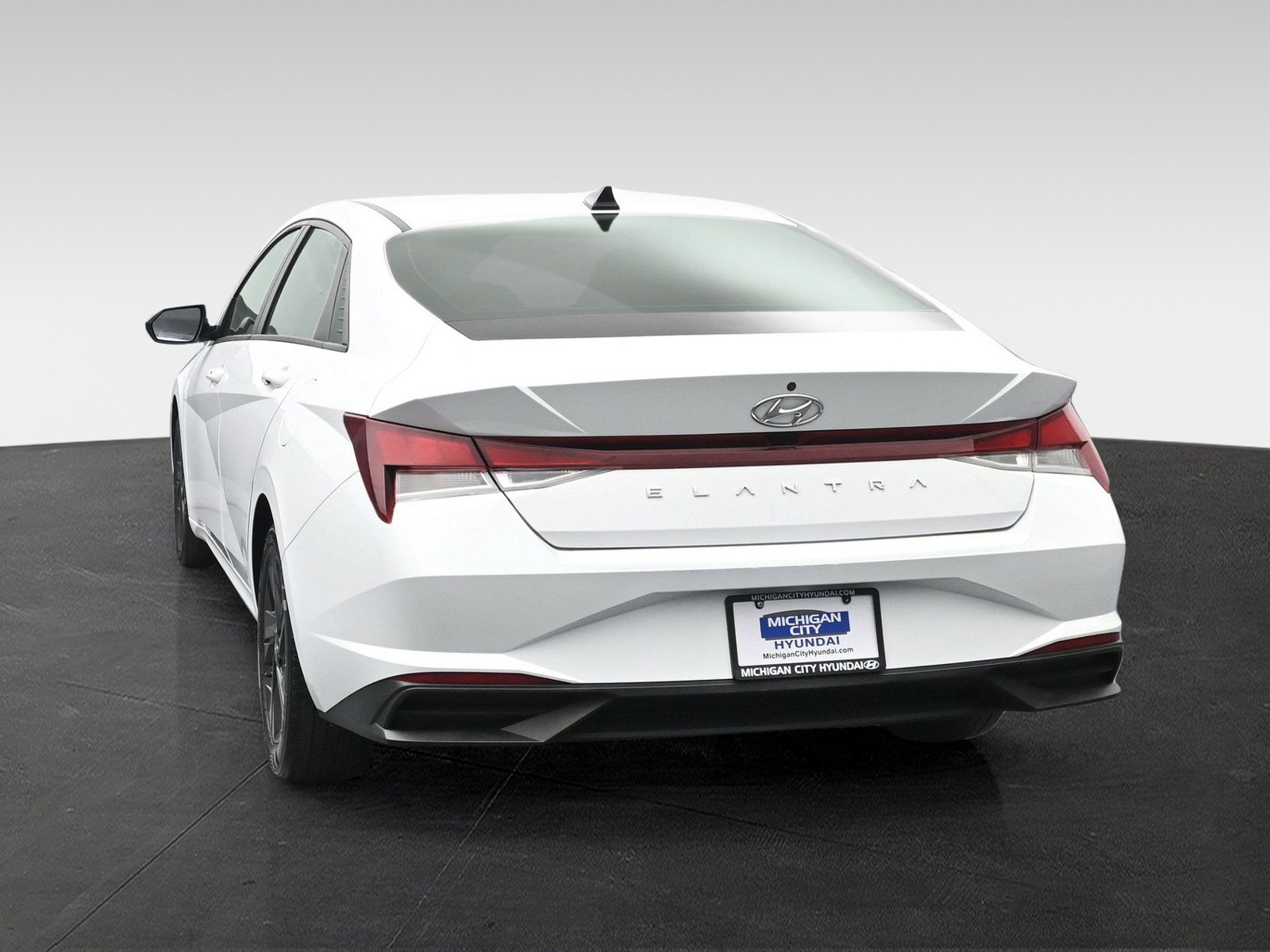 Certified 2021 Hyundai Elantra SEL FWD image 3