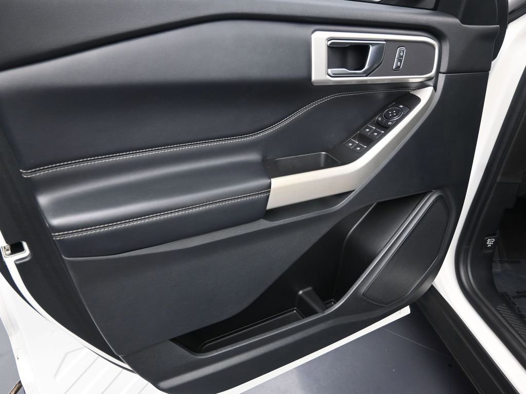 Used 2022 Ford Explorer XLT w/ Equipment Group 202A image 12