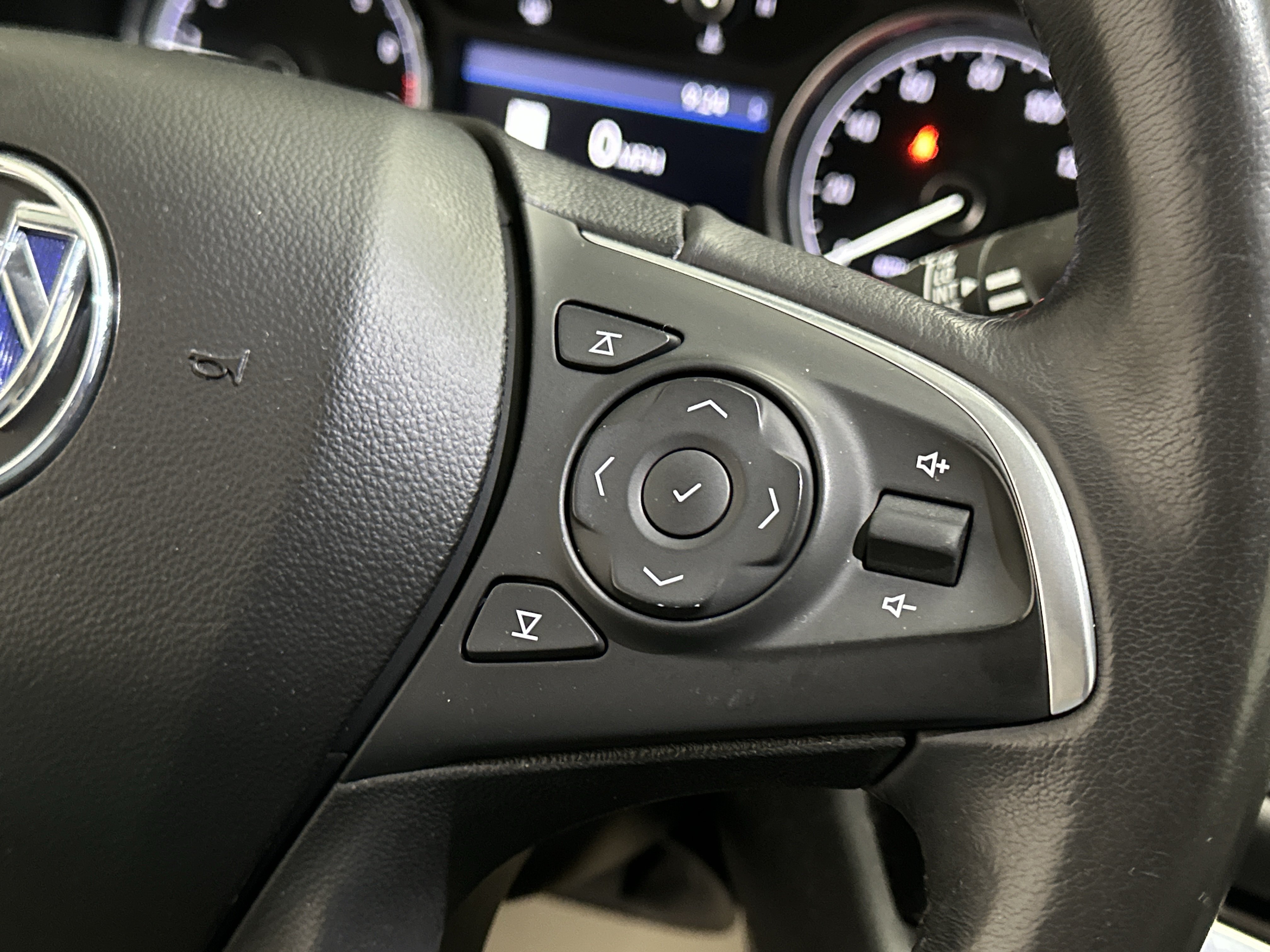 Used 2020 Buick Enclave Essence w/ Sound and Sites Package FWD image 30