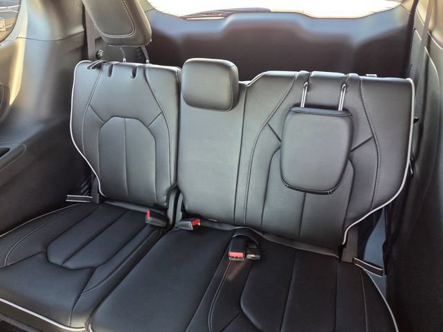 New 2027 Chrysler Pacifica Limited w/ S Appearance Package FWD image 6