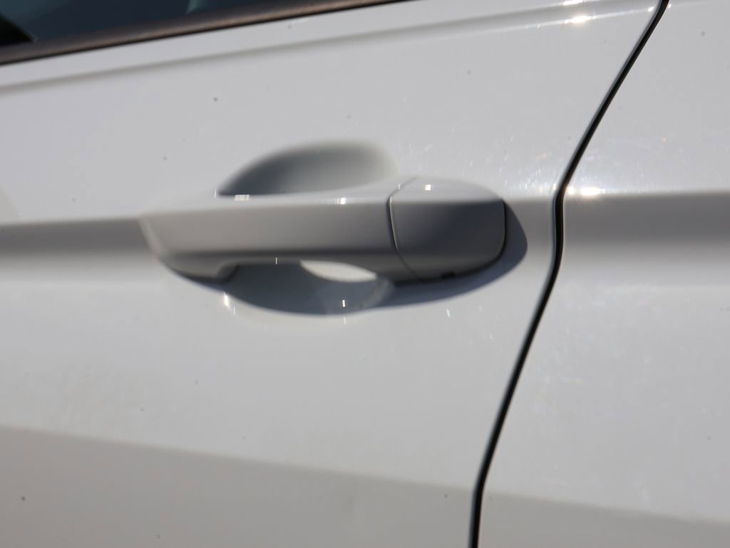 Used 2020 Volkswagen Tiguan S image 23