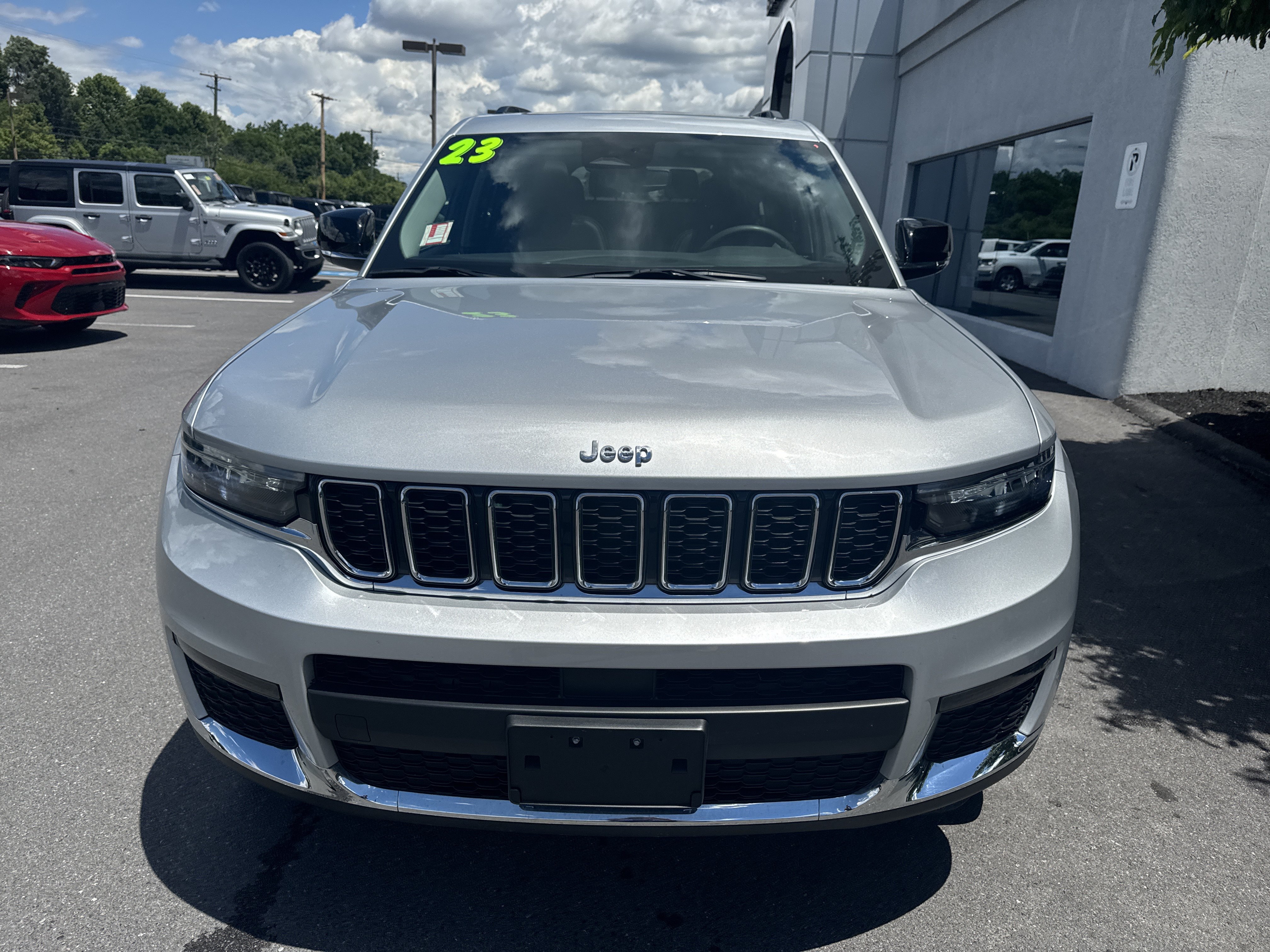 Used 2023 Jeep Grand Cherokee L Limited AWD/4WD image 9