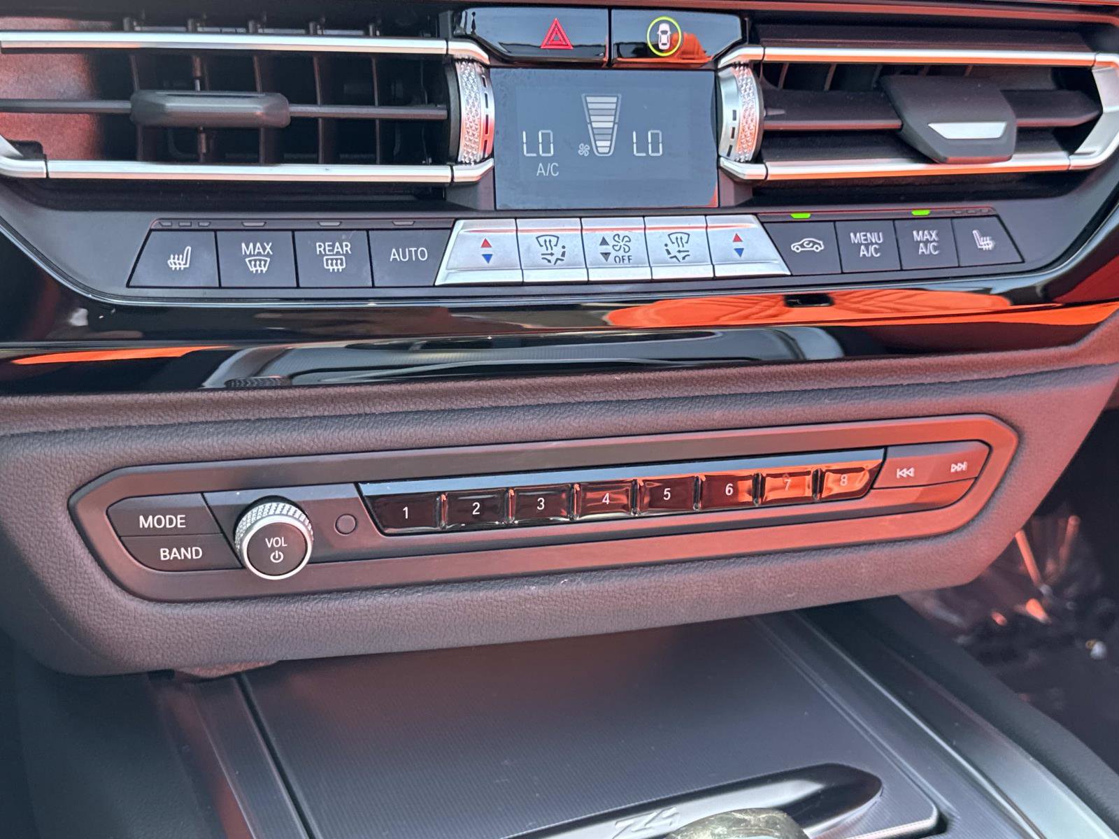 Certified 2024 BMW Z4 sDrive30i w/ Shadowloine Package image 18