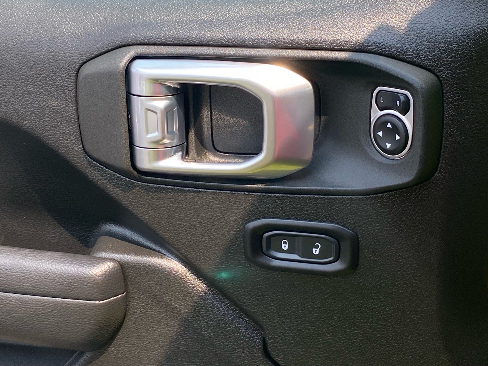 Used 2023 Jeep Wrangler Unlimited AWD/4WD image 18