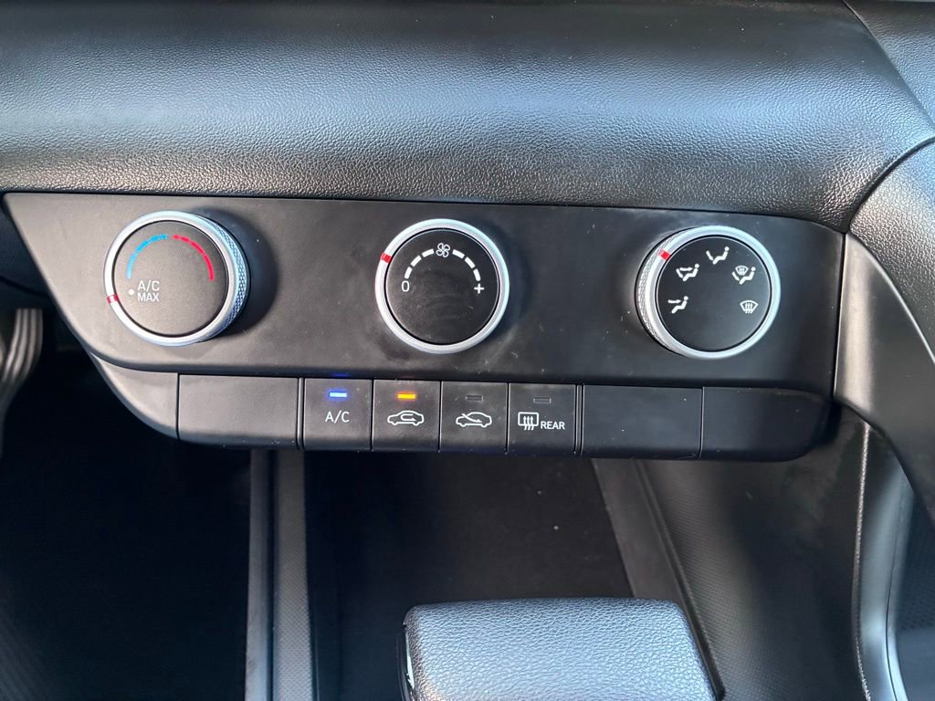 Used 2024 Hyundai Elantra SE FWD image 30