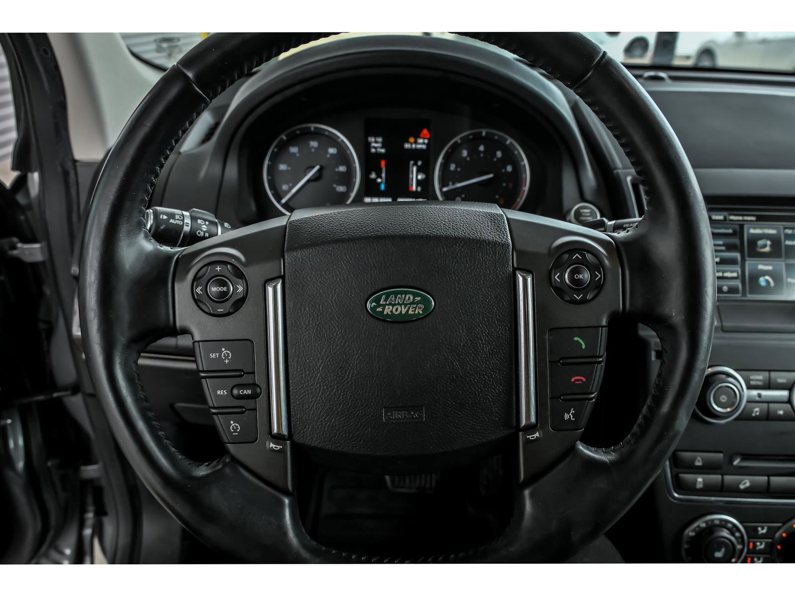 Used 2014 Land Rover LR2 image 17