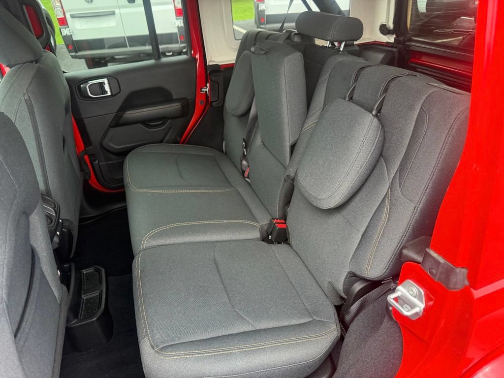 Used 2025 Jeep Wrangler Unlimited Sahara w/ Safety Group AWD/4WD image 40