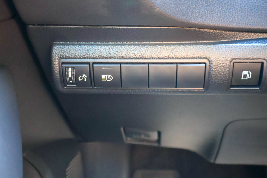 Used 2025 Toyota Corolla LE w/ Convenience Package FWD image 19