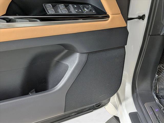 Used 2026 Lexus LX 600 4WD w/ Accessory Package (Z1) image 14