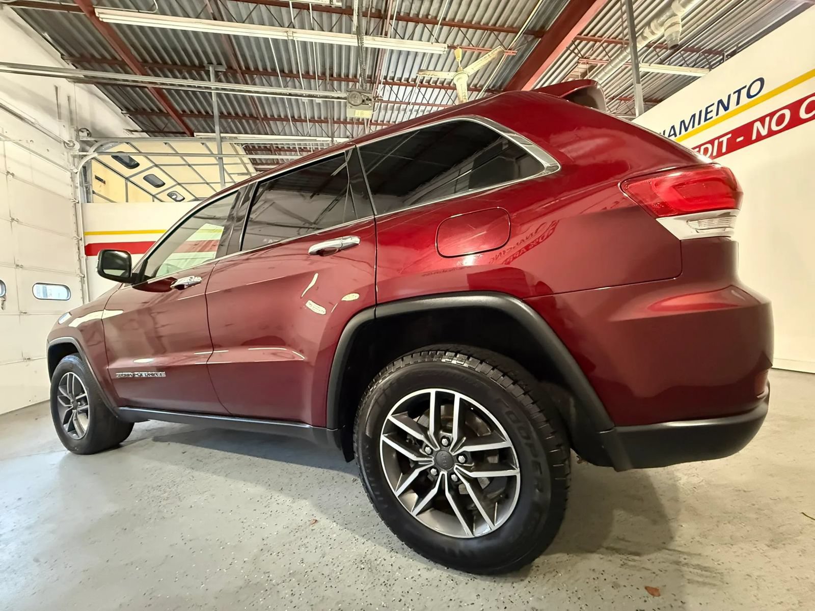 Used 2019 Jeep Grand Cherokee Limited AWD/4WD image 10