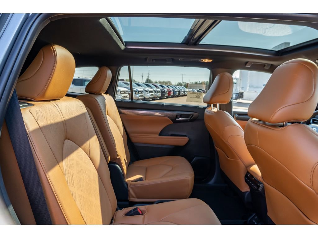 Certified 2026 Toyota Highlander Platinum image 18