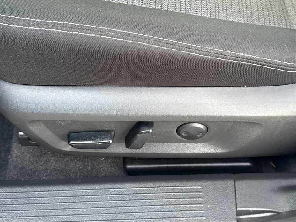 Used 2023 Nissan Rogue SV image 32