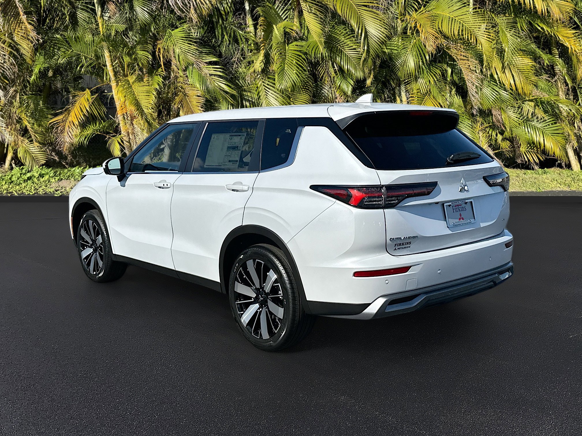 New 2026 Mitsubishi Outlander SE image 3