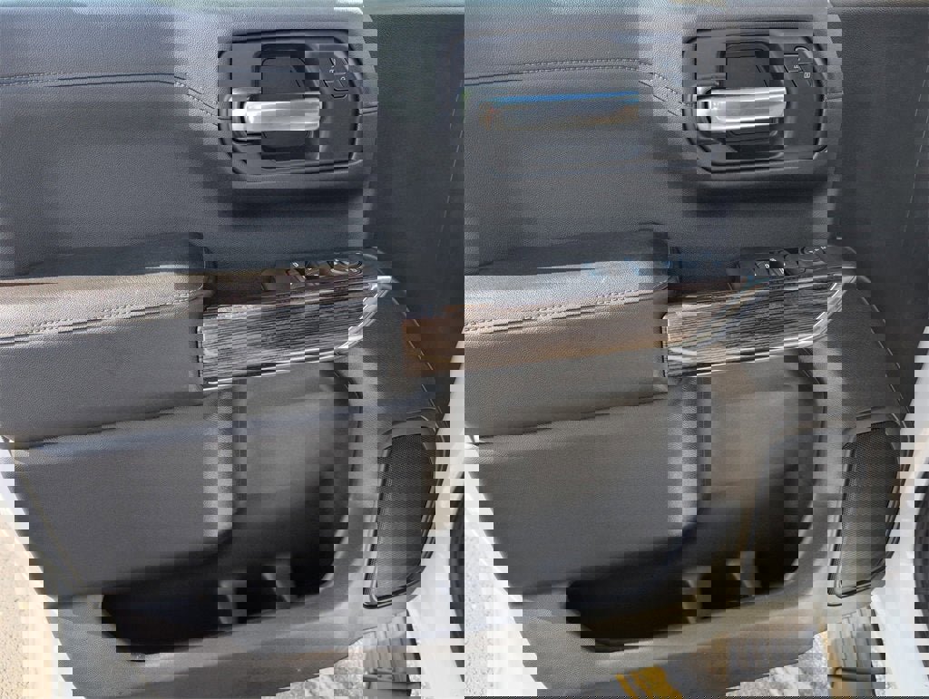 Used 2020 Chevrolet Silverado 1500 LT w/ Convenience Package image 11