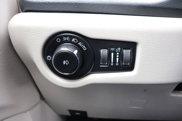 Used 2023 Chrysler Pacifica Touring-L image 24