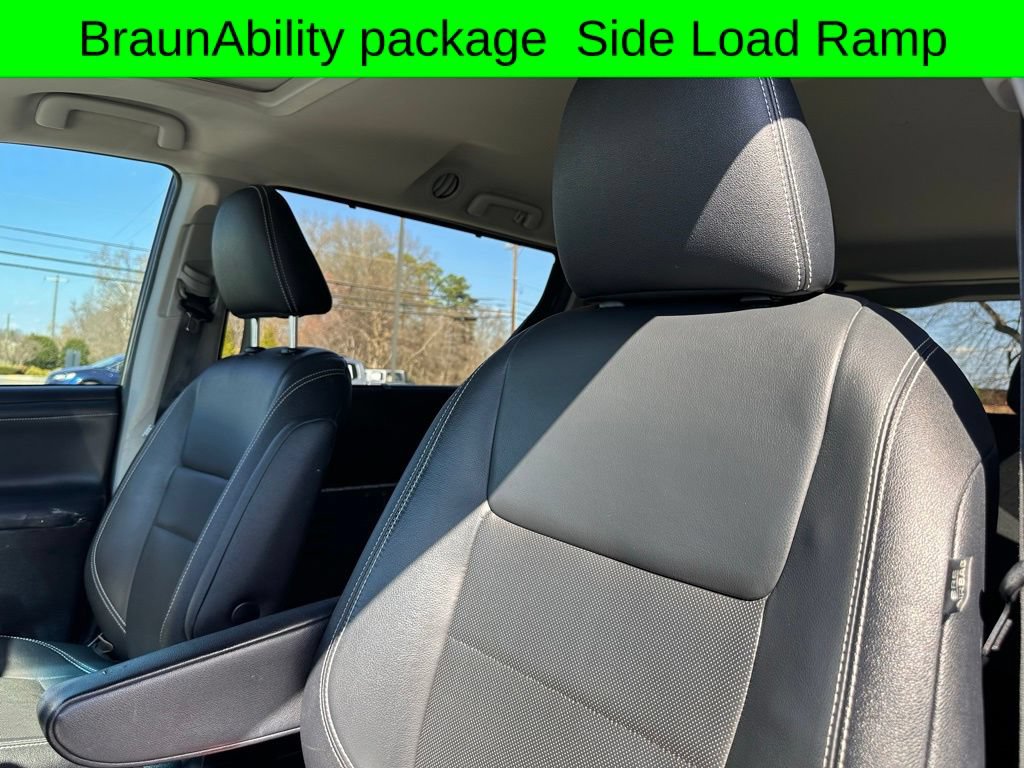 Used 2015 Toyota Sienna SE w/ SE Preferred Package FWD image 24