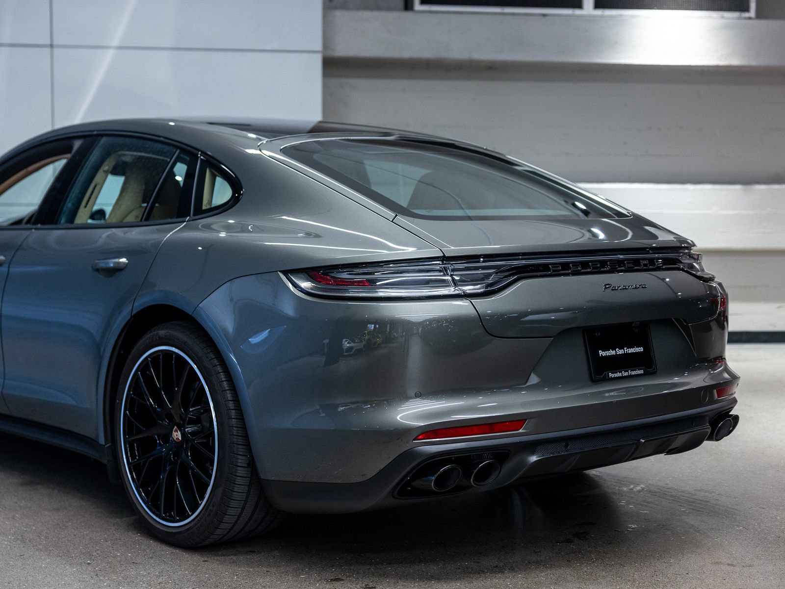 Certified 2023 Porsche Panamera Platinum Edition image 25