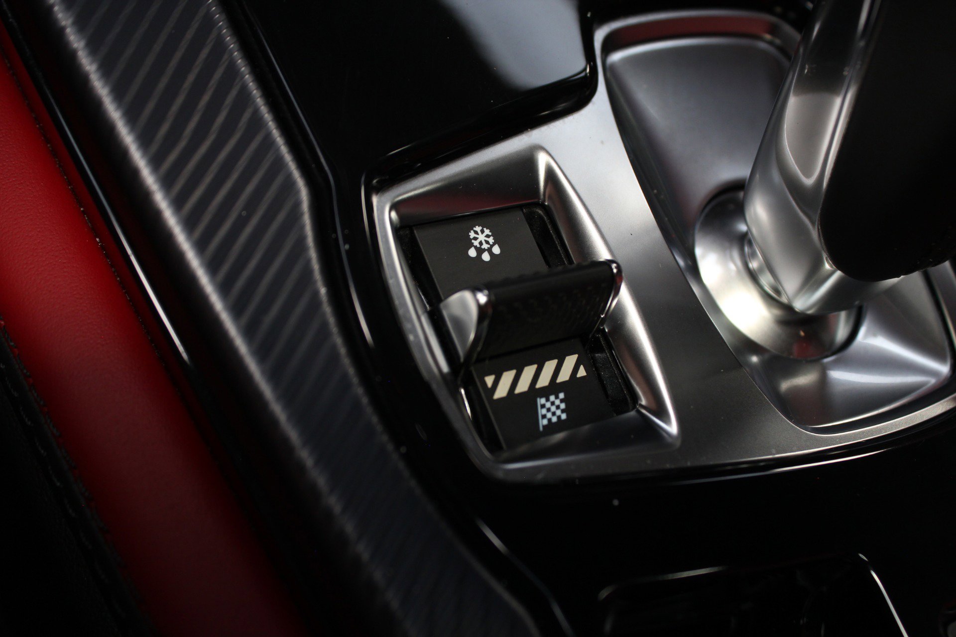 Used 2020 Jaguar F-TYPE R-Dynamic image 31