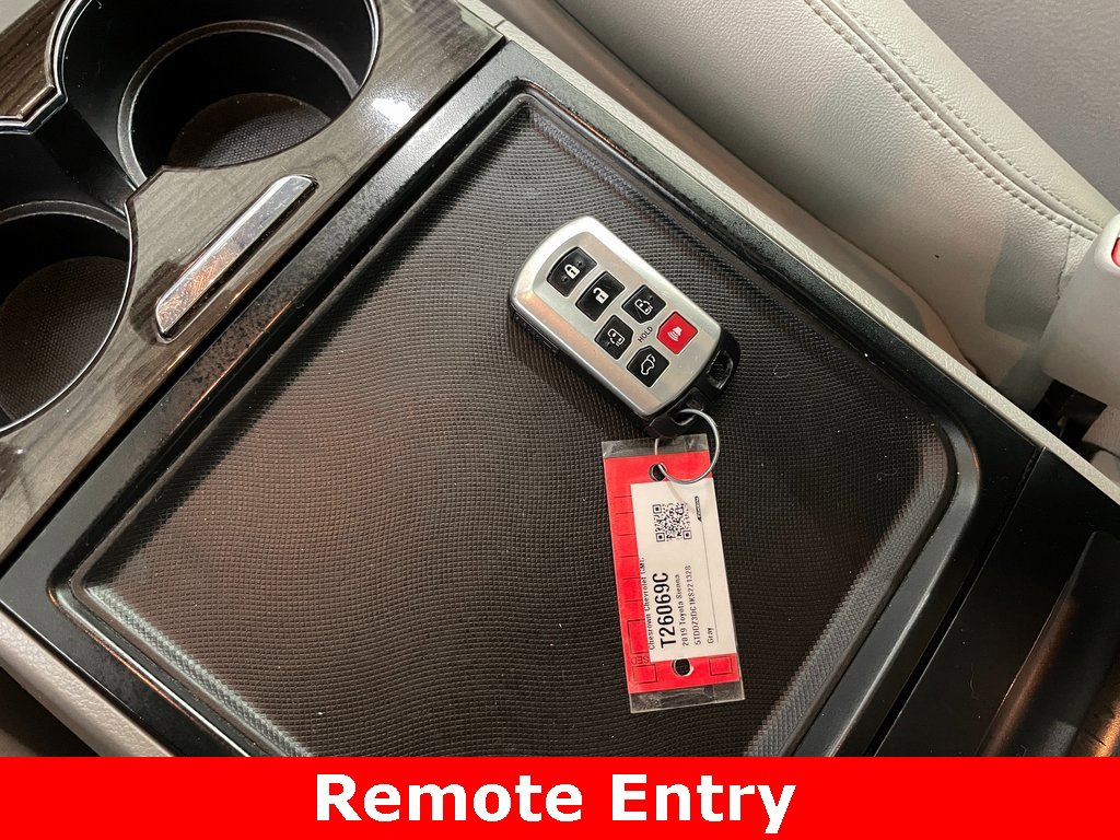 Used 2019 Toyota Sienna XLE image 7
