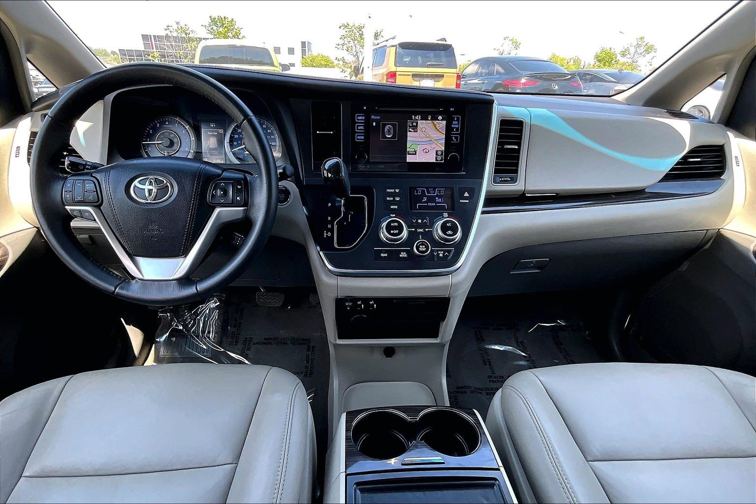 Used 2017 Toyota Sienna XLE FWD image 14