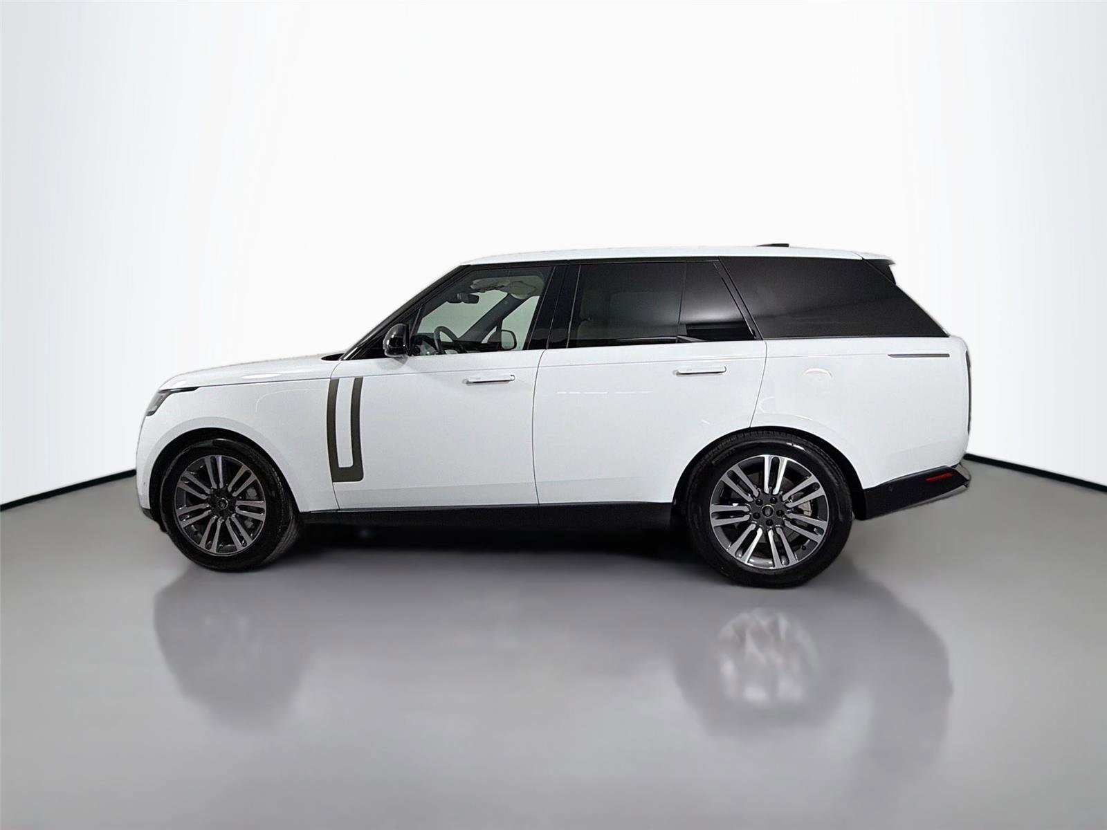 Certified 2025 Land Rover Range Rover SE AWD/4WD image 8