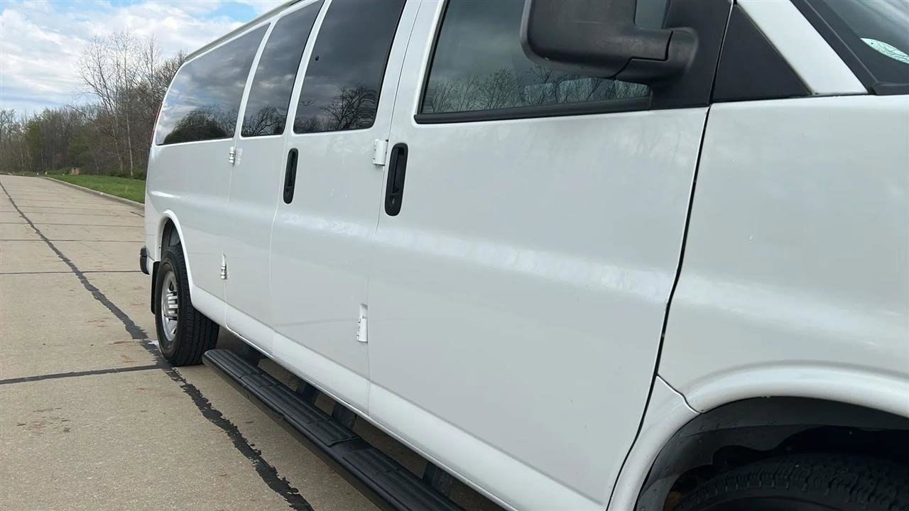 Used 2018 Chevrolet Express 3500 LT w/ LT Preferred Equipment Group RWD image 4