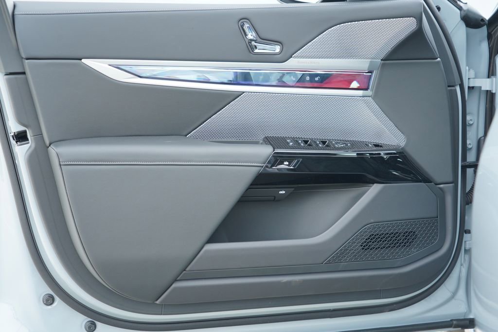 New 2026 BMW 740i w/ Premium Package RWD image 9