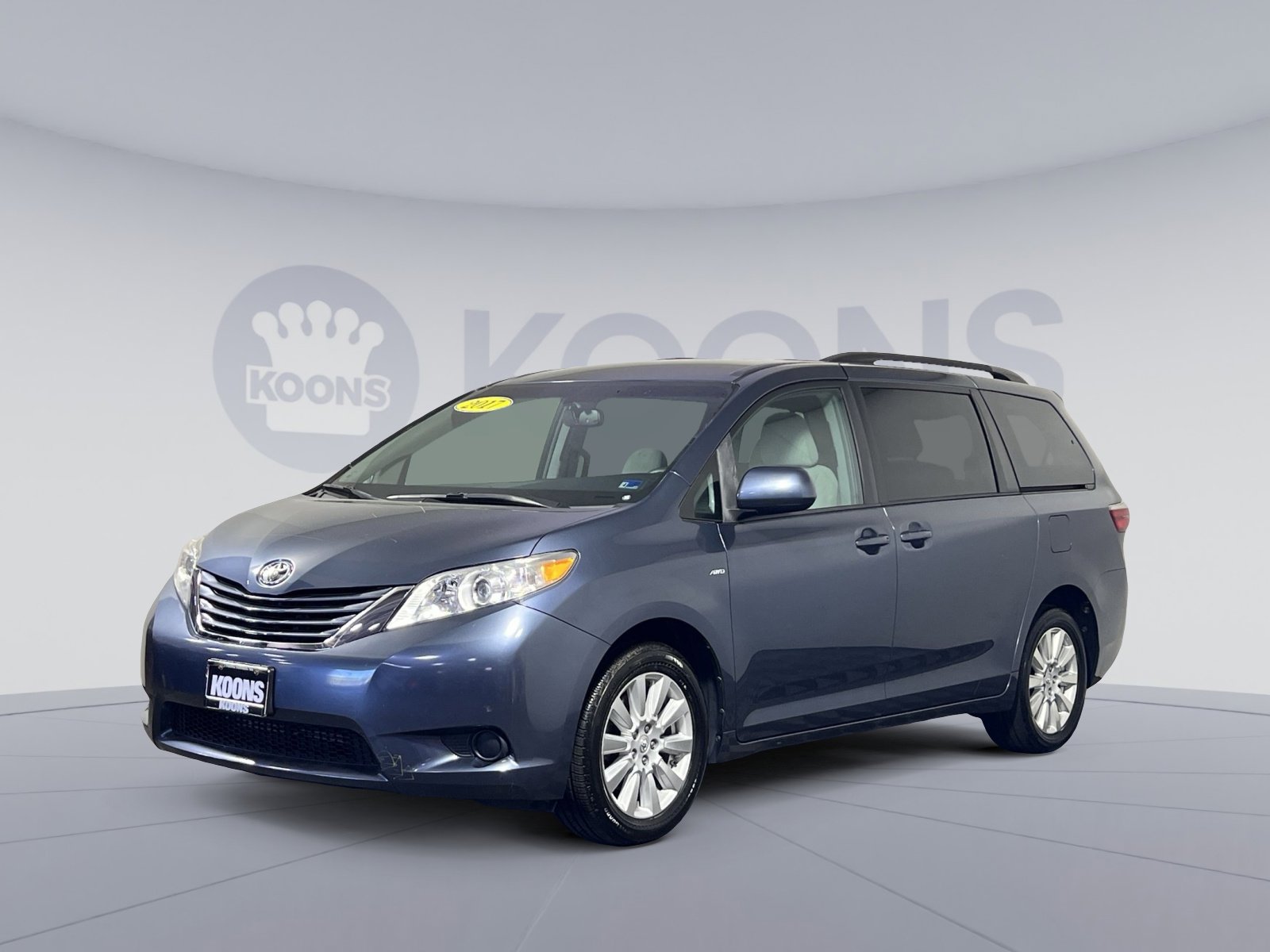 Used 2017 Toyota Sienna LE image 1