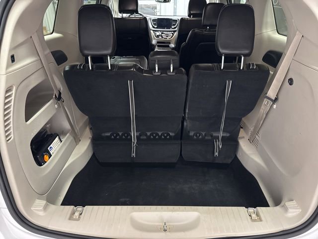 Used 2024 Chrysler Pacifica Touring-L image 20