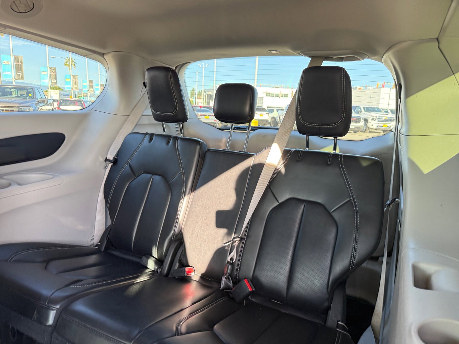 Used 2023 Chrysler Pacifica Touring-L image 21