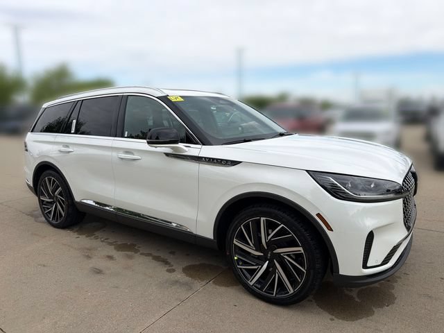 New 2026 Lincoln Aviator Reserve AWD/4WD image 3