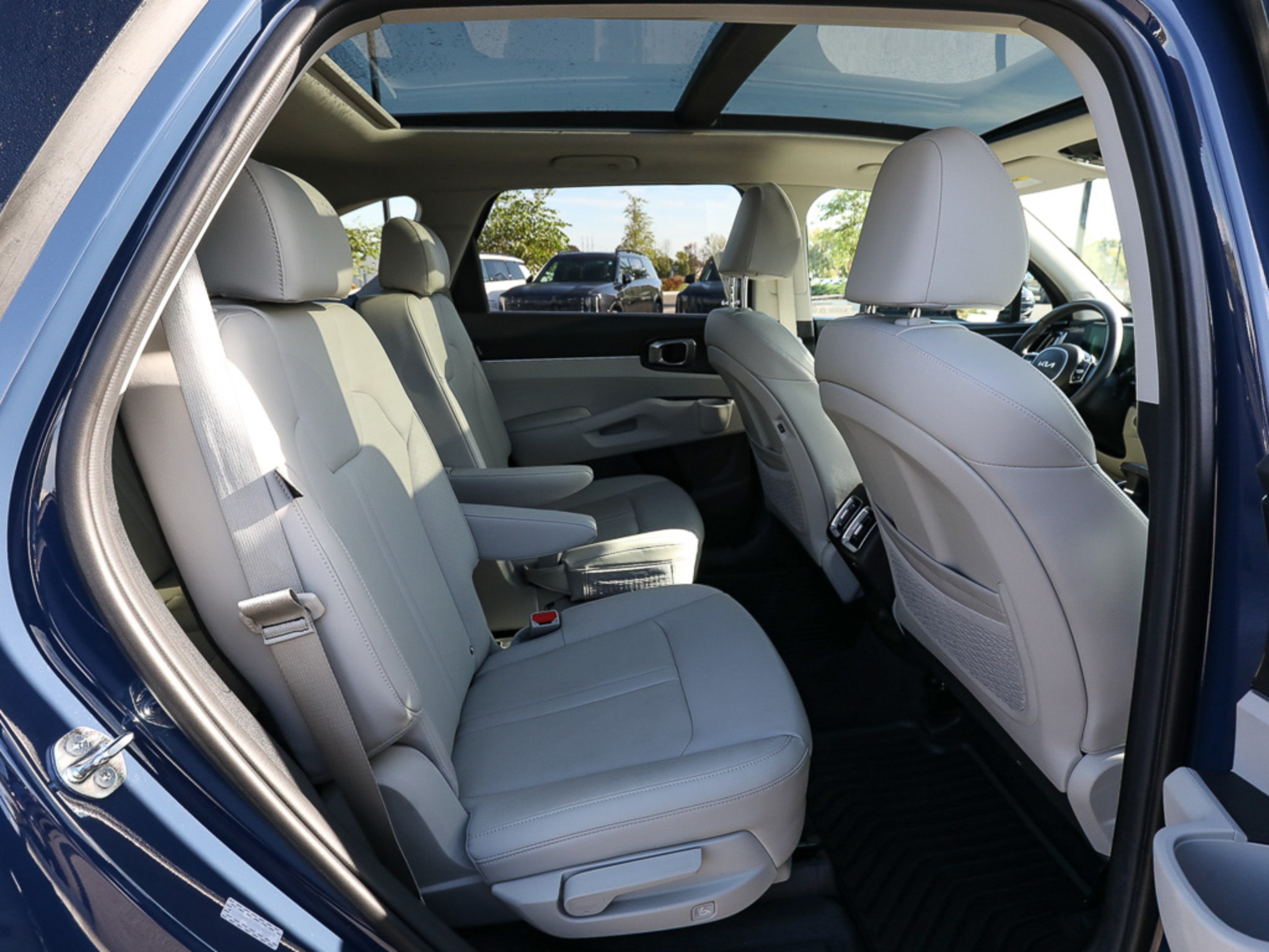 Certified 2025 Kia Sorento EX w/ Panoramic Sunroof Package AWD/4WD image 23