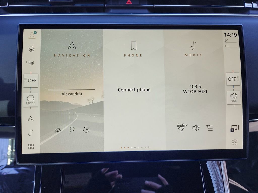 Certified 2025 Land Rover Range Rover Sport image 17