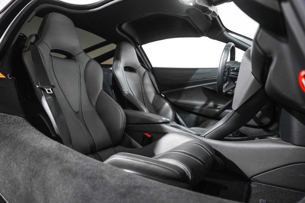 Used 2019 McLaren 720S Performance RWD image 22